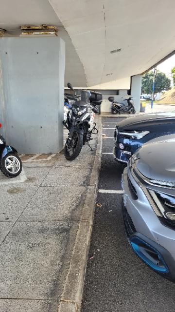 Estacionamento “caótico” de motociclos no Aeroporto da Madeira gera críticas