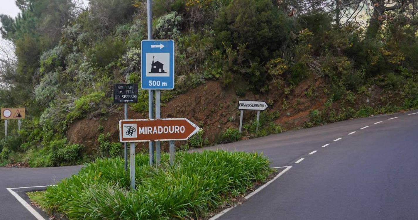 Pedras na via pública mobilizam Sapadores do Funchal até à Estrada da Eira do Serrado