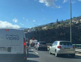 Trânsito congestionado na VR1 em Santa Cruz