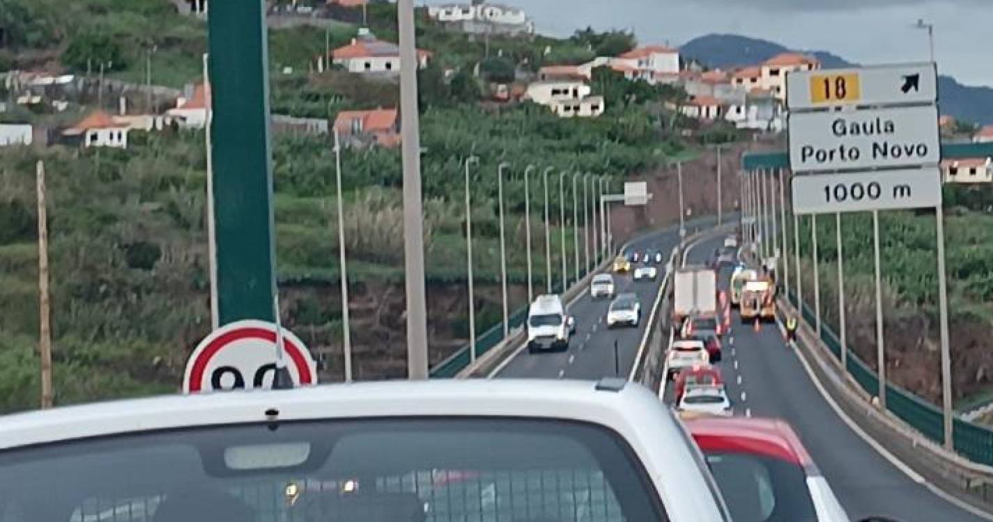 Mulher emocionalmente pertubarda socorrida na Ponte do Porto Novo