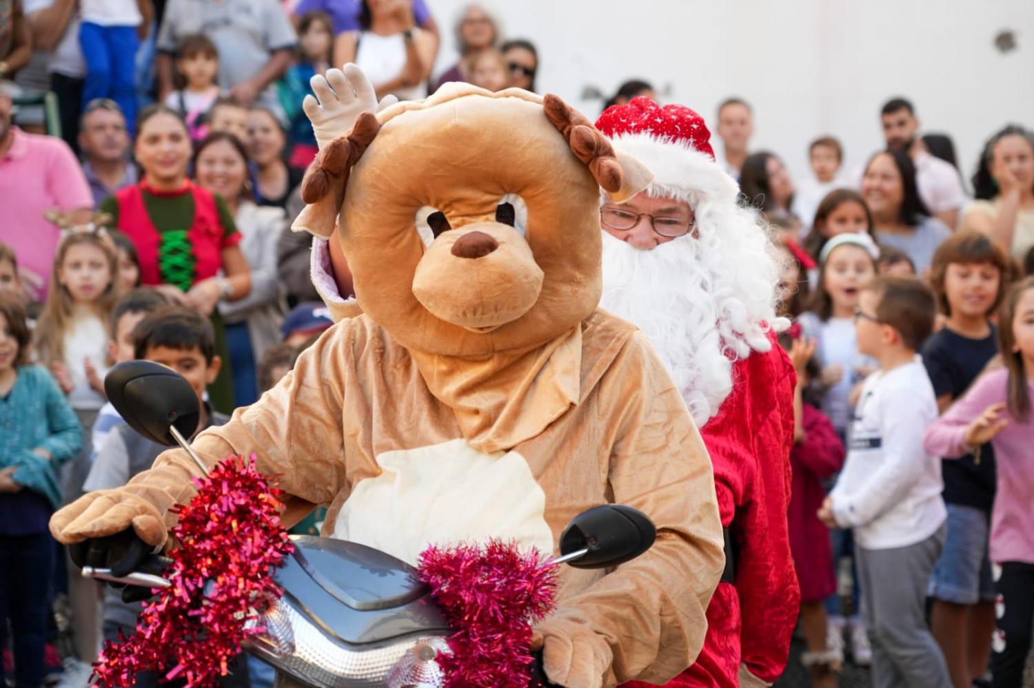 Foi de mota que chegou o Pai Natal.