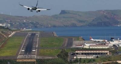 Aviões às voltas para aterrarem