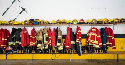 Pedras na estrada no Curral dos Romeiros mobilizam bombeiros.