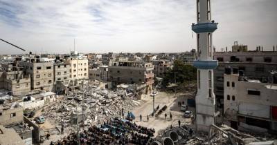 O bombardeamento atingiu as tendas dos deslocados no interior do hospital, situado na cidade de Deir al-Balah.