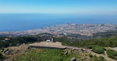 Com uma vista portentosa sob o Funchal, este espaço tem toda a magia e graça apesar de ainda não ter caído nas graças dos turistas.