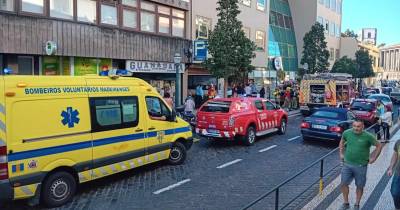 Bombeiros realizaram combate ao incêndio que deflagrou na garagem do CC Europa.