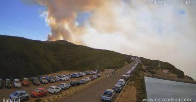 Imagens captadas ao minuto mostram avanço das chamas em direção ao Paul da Serra.