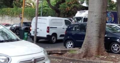 Colisão entre duas carrinhas de mercadorias na Nazaré