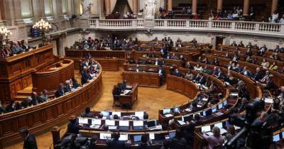 Parlamento pondera o que fazer face a más condutas de deputados e Chega fala em censura