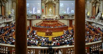 Ministra da Saúde vai ao parlamento explicar situação das urgências