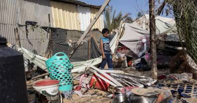 Ataques israelitas em campos de deslocados provocam 25 mortos em Rafah