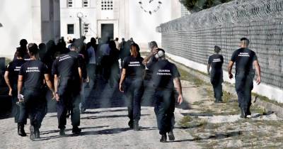 Guardas prisionais com greve de um dia.