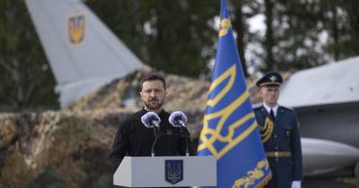 Volodymyr Zelensky participou ontem, na cerimónia do Dia da Força Aérea da Ucrânia.