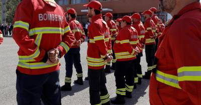 Os bombeiros profissionais vão ter direito ao pagamento do trabalho suplementar e por turnos.