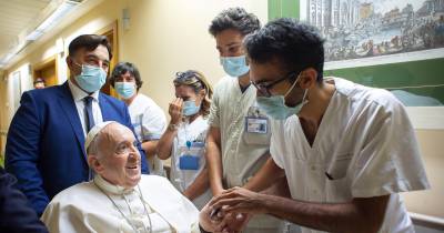 Estado de saúde do Papa Francisco “permanece estável”