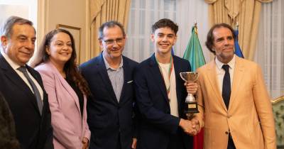 Campeão nacional de badminton Tiago Berenguer recebido na Quinta Vigia