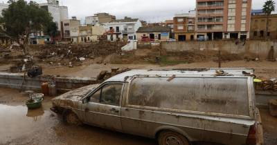 Ainda em limpezas e com pessoas desaparecidas nas cheias, Valência enfrenta novo temporal.