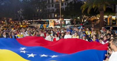 Duas centenas de pessoas pedem liberdade para a Venezuela na Praça do Povo