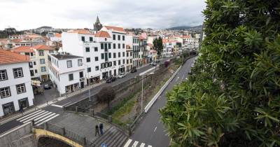 A zona dos estacionamentos está bastante condicionada.