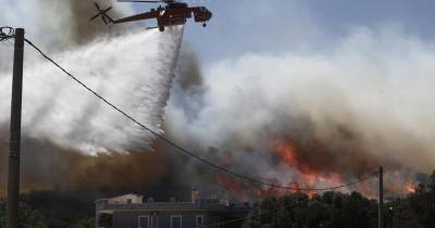 Em outras sete regiões do centro e sul do país, além das ilhas de Lesvos e Chios, as autoridades gregas também alertaram para um risco muito elevado de incêndios.