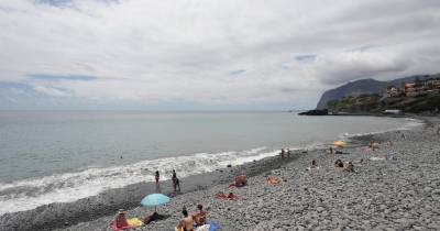 A temperatura da água do mar andará nos 24º C.