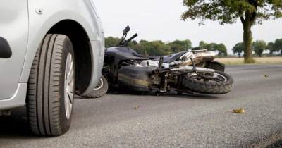 Motociclista ferido em colisão na Rua do Til