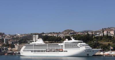 Celebrity Apex e Seven Seas Mariner no Porto do Funchal