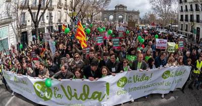 Os manifestantes proclamaram que “não há pessoas que tenham menos valor devido à sua saúde ou capacidade”.