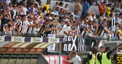 Claques protestam contra novo modelo da competição e intenção em transferir Final Four para fora do País.