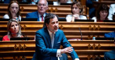 O deputado eleito pelo PSD/Madeira à Assembleia da República, Paulo Neves, dirigia-se ao primeiro-ministro Luís Montenegro, naquele que foi o primeiro debate do Estado da Nação sob a sua liderança governativa.
