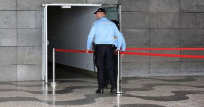 A PSP especificou que atualmente tem 900 polícias afetos aos aeroportos nacionais.