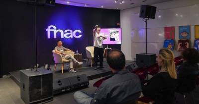 Gabi R cantou ontem, pela primeira vez em público, o tema Aquarela. Aconteceu na FNAC, na gravação do podcast ‘Madeira Soundscape, evento com a marca JM.