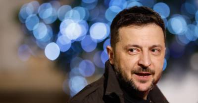 Zelensky está hoje em Paris onde participa na reabertura da Catedral de Noter-Dame.