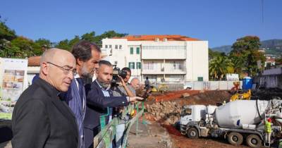 Miguel Albuquerque testemunhou a colocação da primeira pedra na construção do Complexo Social da Calçada de Santa Clara.