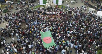 Protestos antigovernamentais no Bangladesh provocaram hoje uma centena de mortos