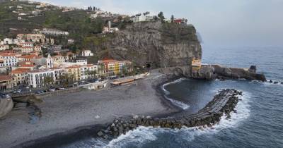 Os Bombeiros Mistos da Ribeira Brava e Ponta do Sol foram acionados para o sinistro.