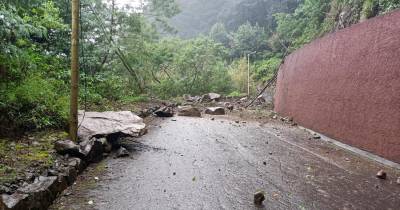 Queda de pedras condiciona Estrada do Lombo Galego