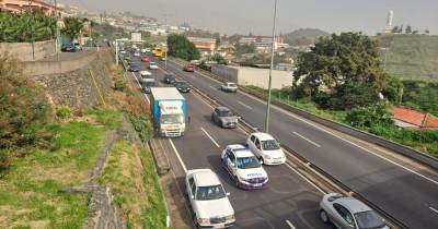 Acidente na zona das Quebradas condiciona trânsito na via rápida em São Martinho