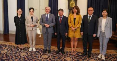 O presidente do Parlamento recebeu o embaixador da China em Portugal.