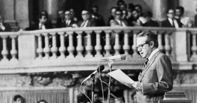 O presidente José Manuel Rodrigues estará presente na sessão solene que acontece sexta-feira na AR. Mário Soares viveu 92 anos, 43 deles em democracia.