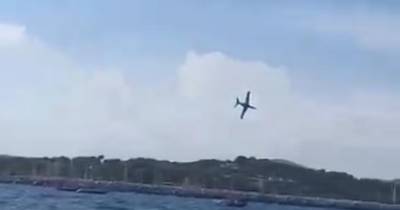 Avião cai no mar durante espetáculo aéreo em França (com vídeo)