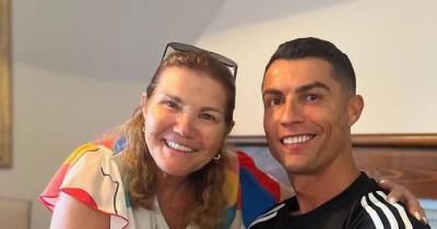 Ronaldo dá parabéns à mãe e agradece inspiração