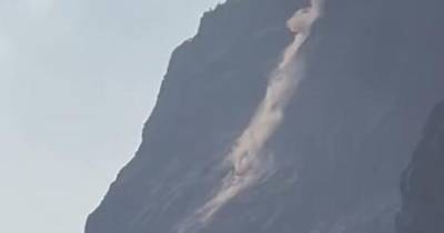 Queda de pedras e terra aconteceu na tarde deste domingo.