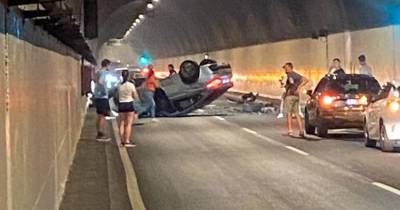 Muito aparato e uma pessoa encarcerada no acidente no túnel da Madalena do Mar.