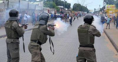 Moçambique/Eleições: Polícia sul-africana dispersa manifestantes com balas de borracha na fronteira