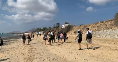 120 ‘Jovens Conectados’ realizaram limpeza na praia no Porto Santo