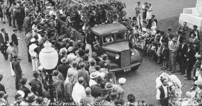 A primeira edição oficial da Festa das Vindimas no Estreito de Câmara de Lobos remonta a 1963.