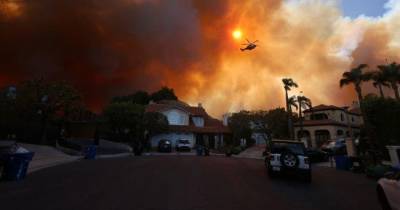 Incêndios em Los Angeles fazem pelo menos 2 mortos