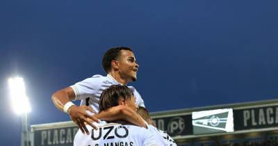 Os jogadores do Vitória de Guimarães festejam um golo contra o Floriana, durante o jogo da 2.ª mão da 2.ª pré-eliminatória de futebol da Liga Conferência disputado no Estádio D. Afonso Henriques, em Guimarães, 1 de agosto de 2024.