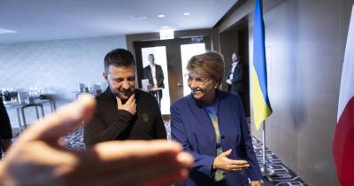 Volodymyr Zelensky e Viola Amherd na Conferência para a Paz na Ucrânia.